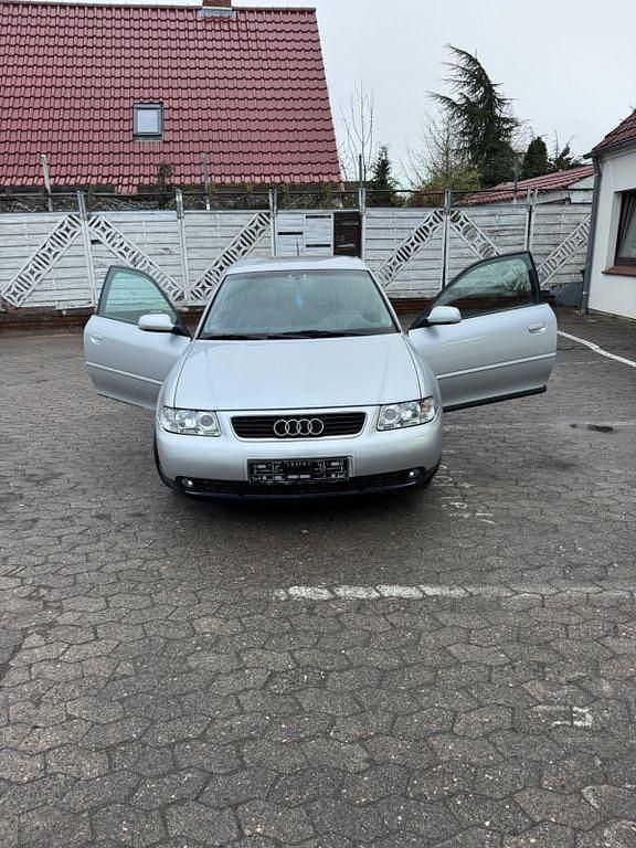 Gebraucht Audi A3 Ambiente 102 PS (75 kW) 2003 Silber Kleinwagen