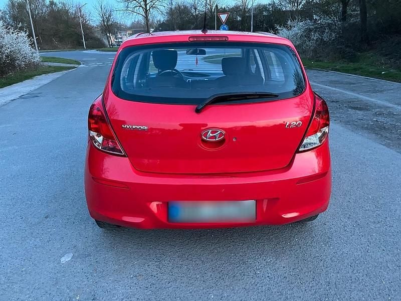 Gebraucht Hyundai i20 86 PS (63 kW) 2013 Rot Kleinwagen