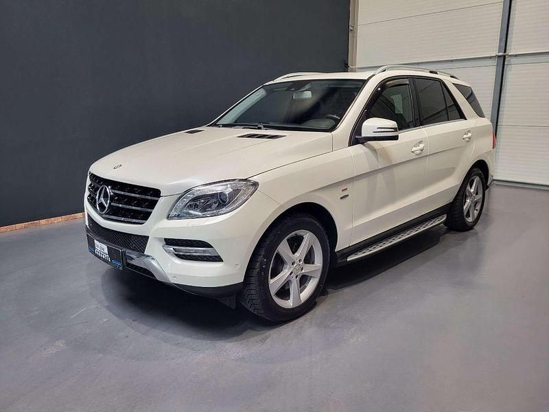 Diamantweiß Gebraucht 2012 Mercedes ML350 SUV | 24.950 € (Etwas zu teuer) - Bild 1/4
