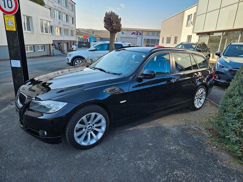 Gebraucht BMW 318 143 PS (105 kW) 2012 Schwarz Kombi