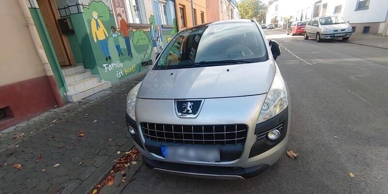 Silber Gebraucht 2011 Peugeot 3008 Active Limousine | 6.000 € (Etwas zu teuer) - Bild 1/4