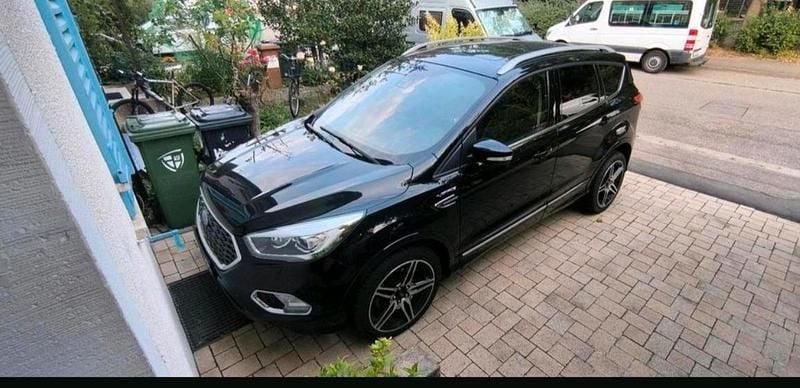 Schwarz Gebraucht 2016 Ford Kuga Vignale SUV | 21.999 € - Bild 1/4