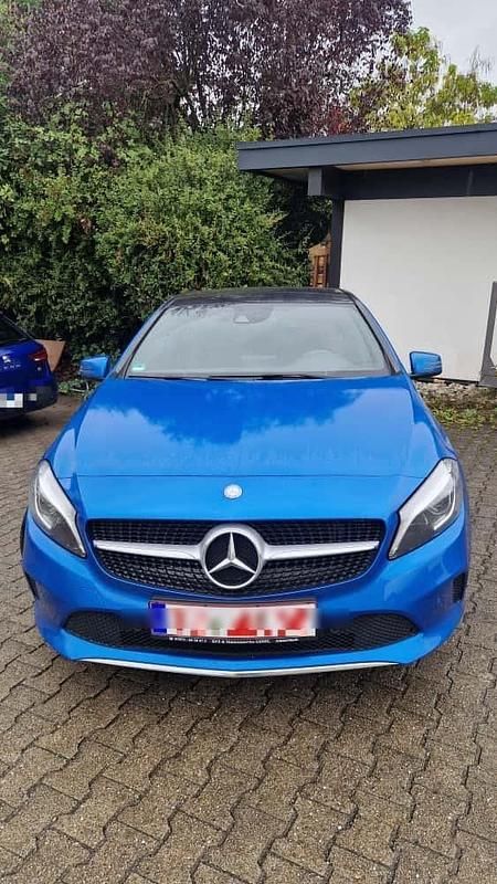 Blau Gebraucht 2016 Mercedes A220 Limousine | 18.500 € (Fairer Preis) - Bild 1/4