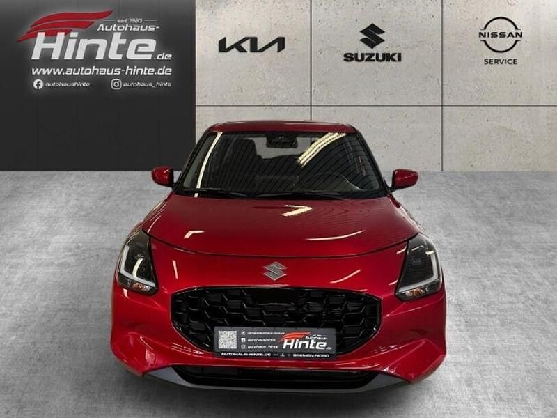 Neu Suzuki Swift Club 83 PS (61 kW) 2025 Rot Kleinwagen