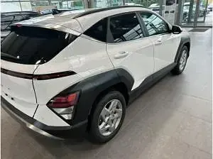 Neu Hyundai Kona 150 PS (110 kW) 2026 Weiß (atlas weiss) SUV