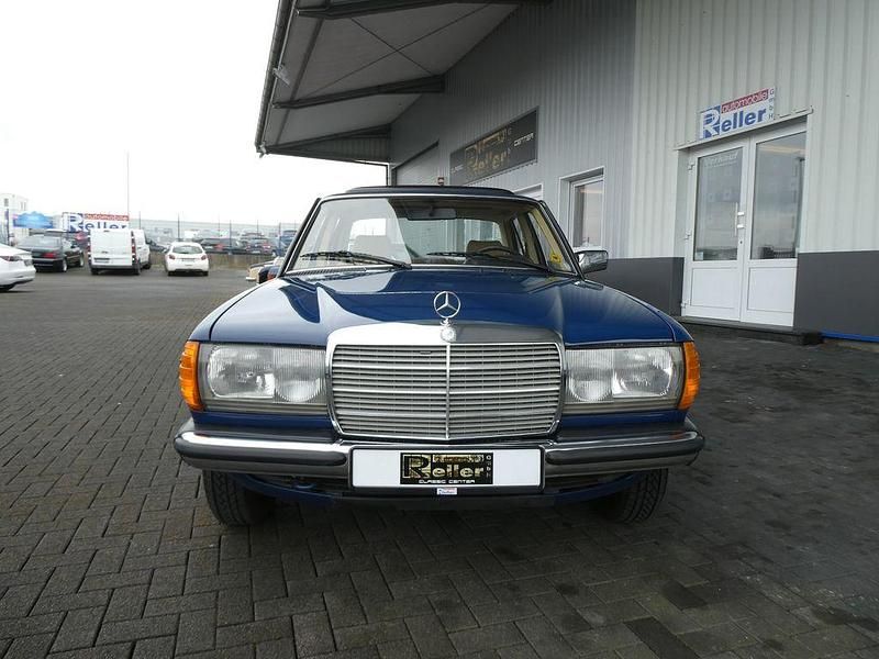 Gebraucht Mercedes 200 60 PS (44 kW) 1984 Blau Limousine