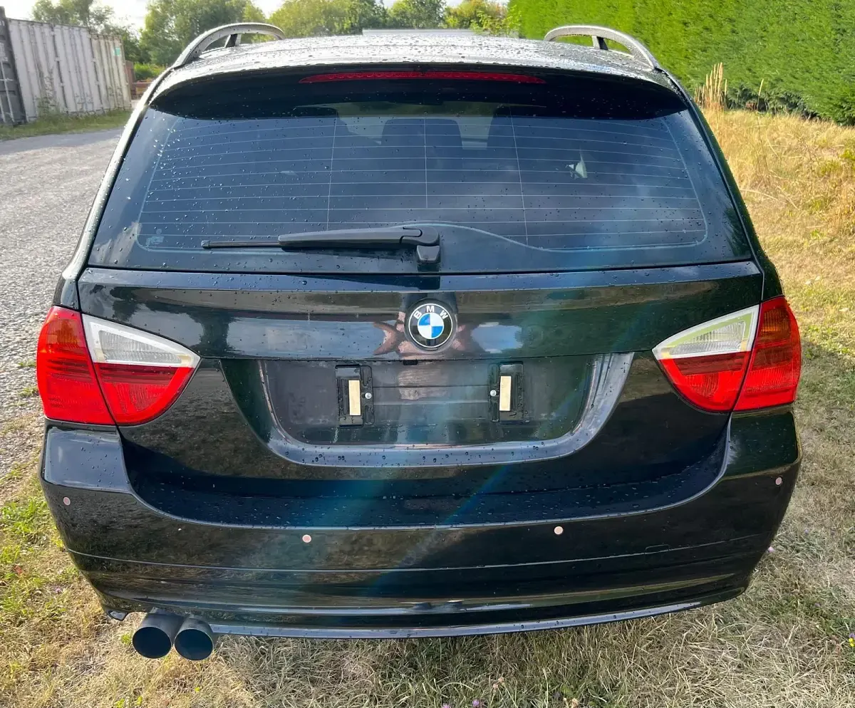 Gebraucht BMW 318 129 PS (94 kW) 2007 Schwarz Kombi