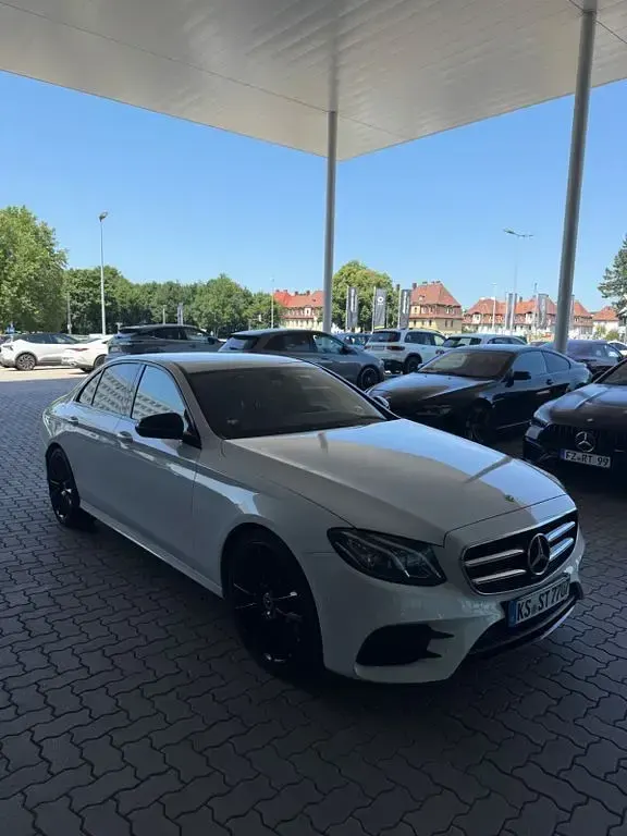 Gebraucht Mercedes E200 AMG line 197 PS (144 kW) 2019 Weiß Limousine