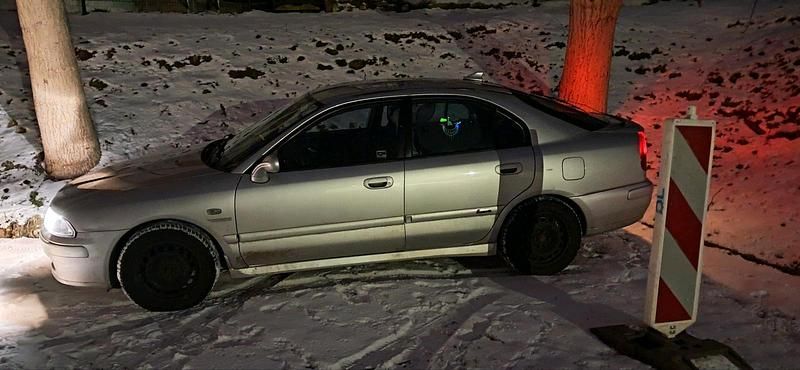 Gebraucht Mitsubishi Carisma 103 PS (75 kW) 2001 Silber Limousine