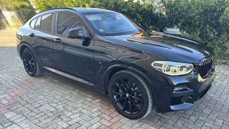 Black sapphire metallic Gebraucht 2019 BMW X4 Sport Line SUV | 85.000 € - Bild 1/4