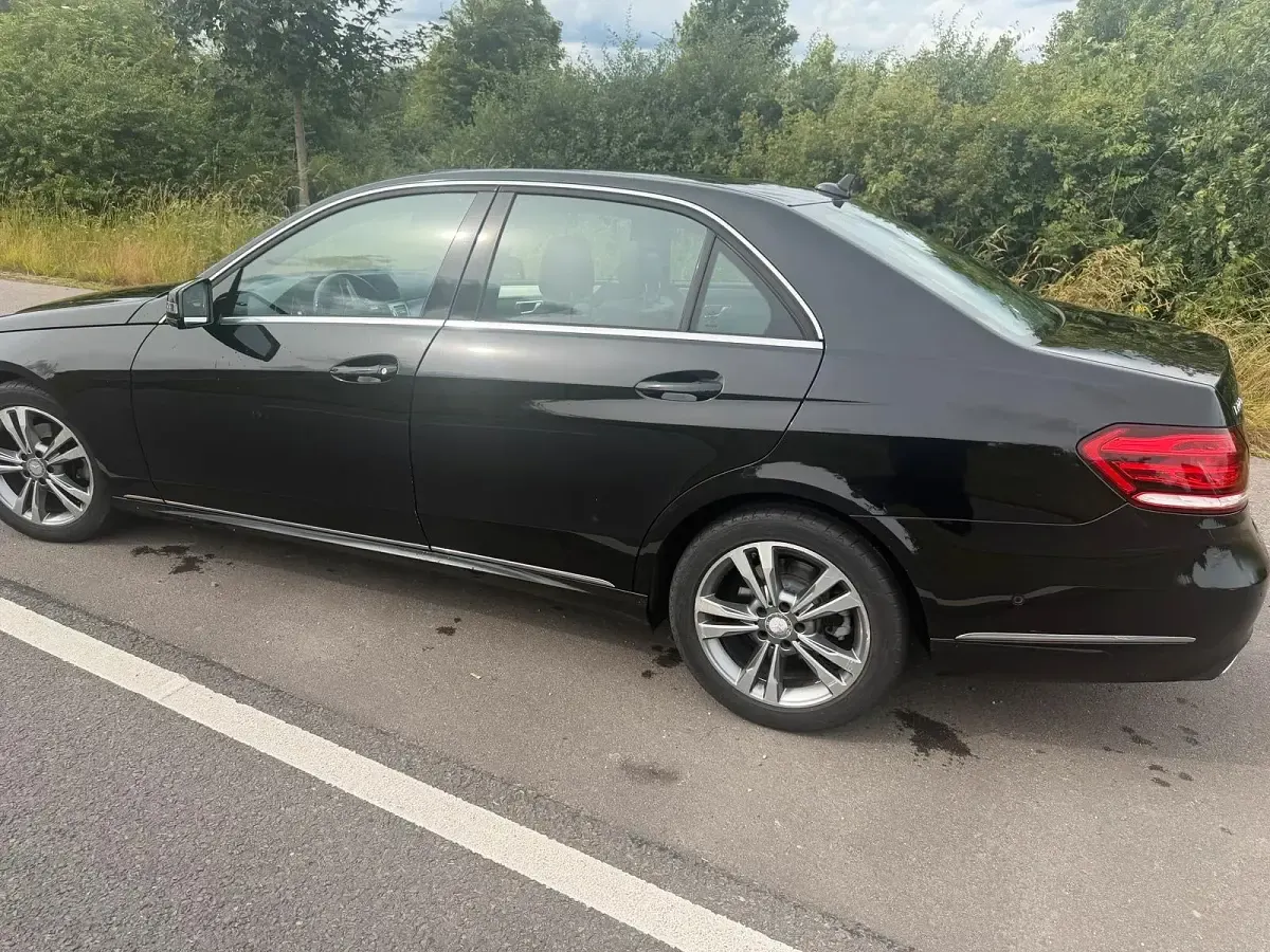 Gebraucht Mercedes E220 170 PS (125 kW) 2017 Schwarz Limousine