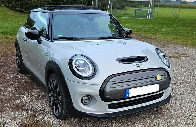 Silber Gebraucht 2021 Mini Cooper SE Kleinwagen | 20.000 € (Etwas zu teuer) - Bild 1/4