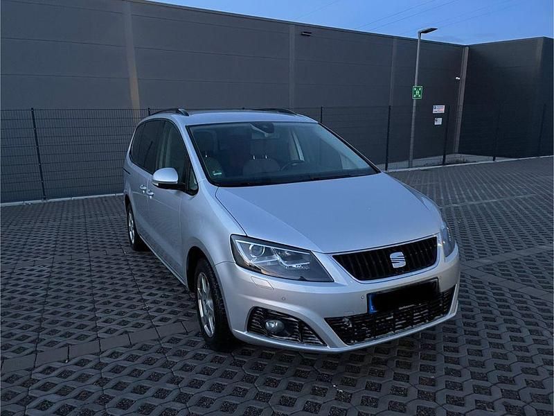 Silber Gebraucht 2015 Seat Alhambra Ecomotive Van / Kleinbus | 11.500 € (Fairer Preis) - Bild 1/4