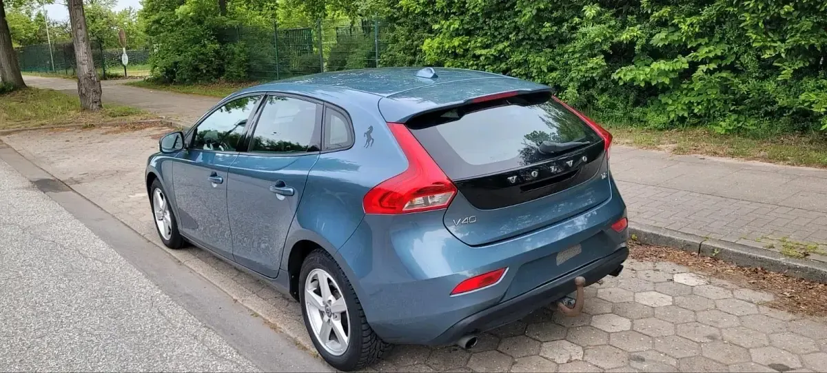 Gebraucht Volvo V40 120 PS (88 kW) 2014 Blau Kleinwagen