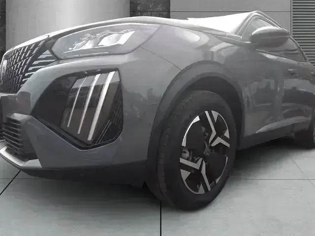 Gebraucht Peugeot 2008 Allure 131 PS (96 kW) 2025 Grau SUV