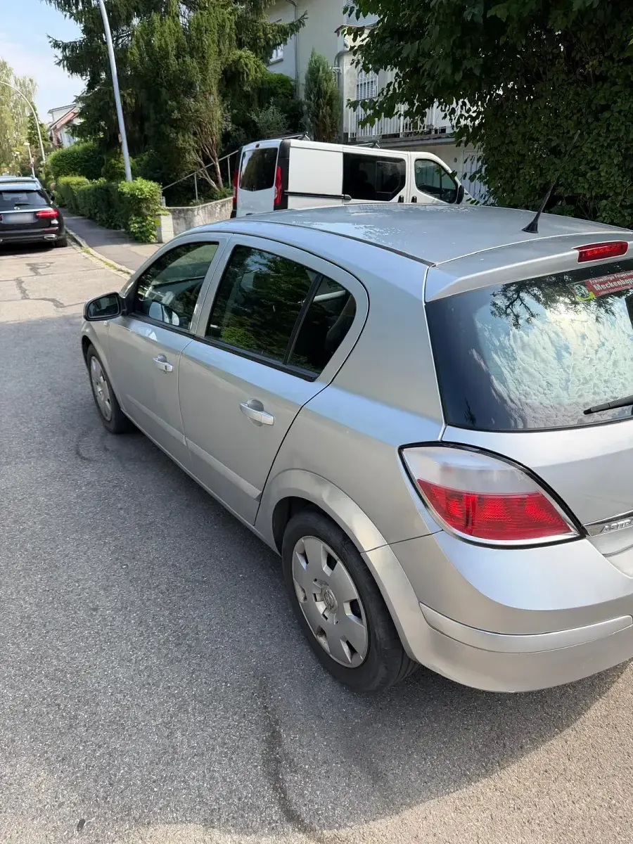 Gebraucht Opel Astra 105 PS (77 kW) 2005 Silber Limousine