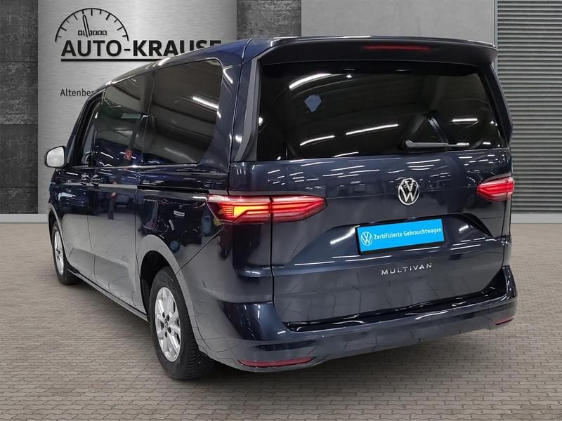 Gebraucht VW Multivan Life 150 PS (110 kW) 2024 Starlight blue Van