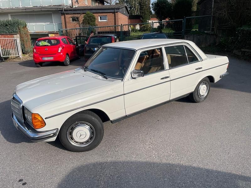 Gebraucht Mercedes E280 185 PS (136 kW) 1980 Weiß Limousine