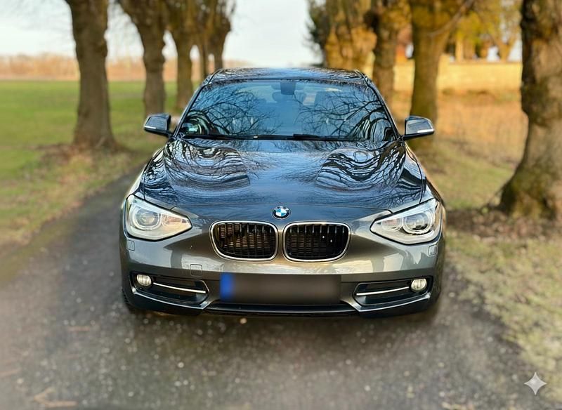 Grau Gebraucht 2013 BMW 125 Sport Line Kleinwagen | 8.700 € - Bild 1/4