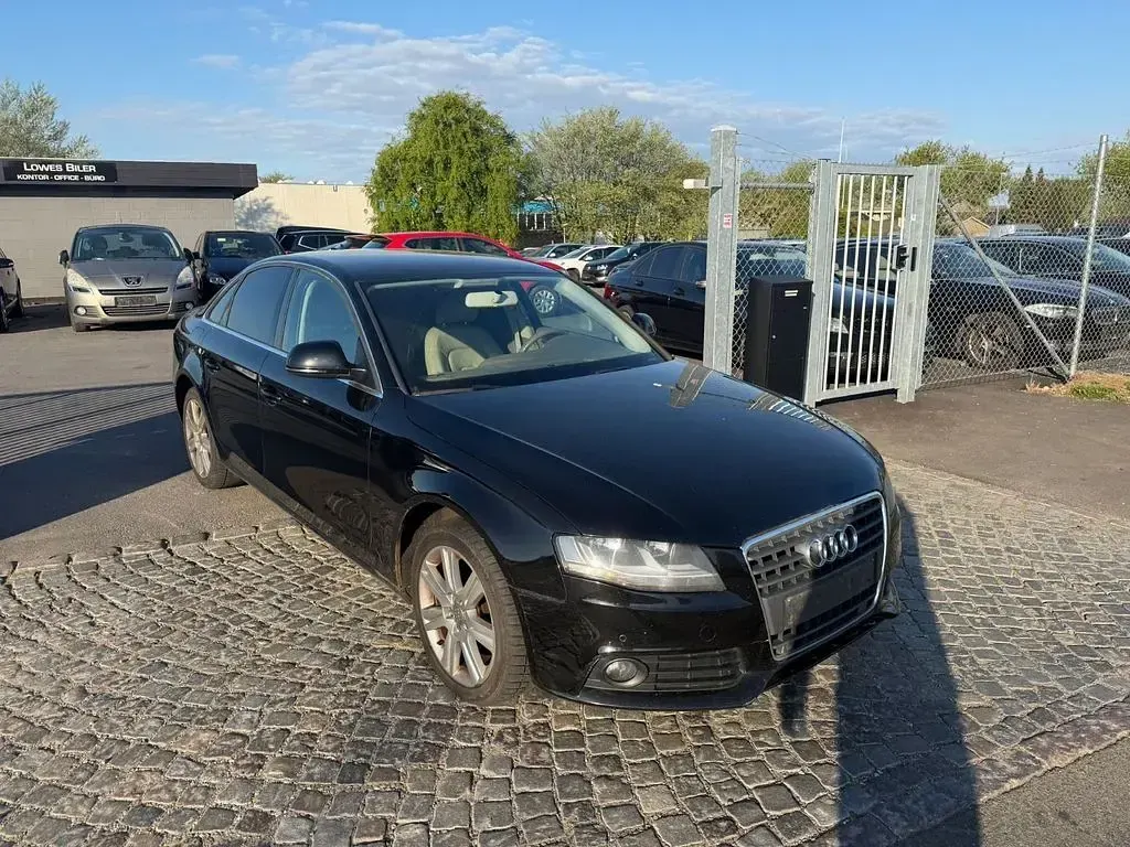 Gebraucht Audi A4 Ambiente 190 PS (139 kW) 2011 Schwarz Limousine