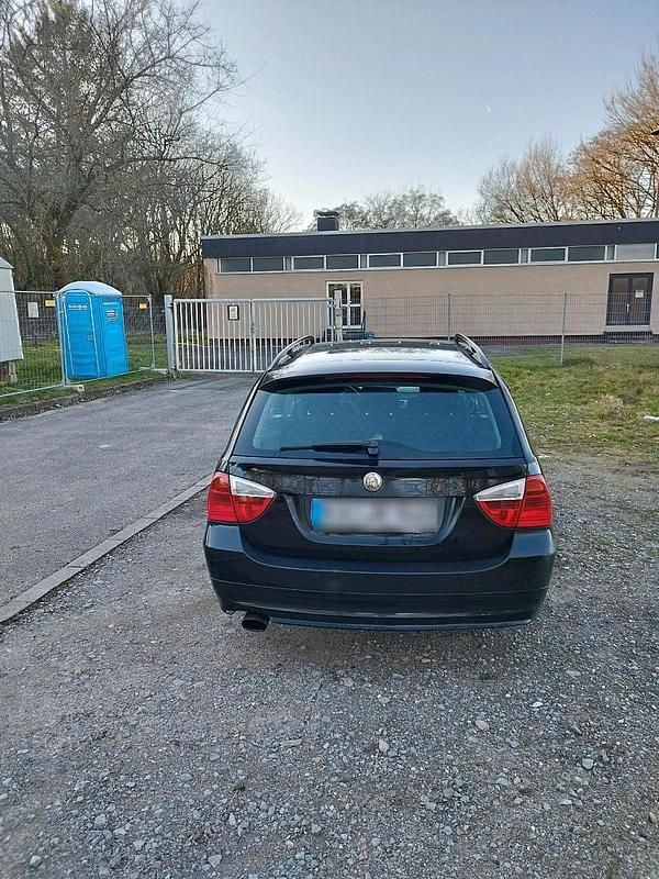 Gebraucht BMW 318 143 PS (105 kW) 2008 Schwarz Kombi