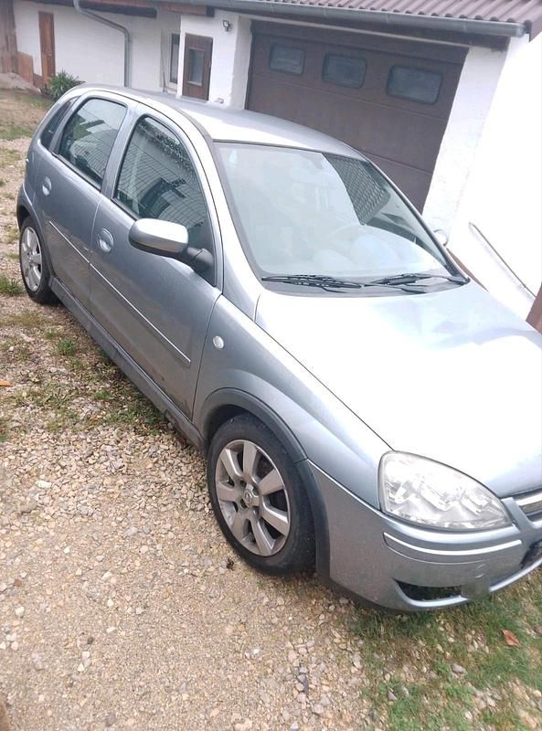 Grau Gebraucht 2005 Opel Corsa Kleinwagen | 650 € (Superpreis) - Bild 1/4
