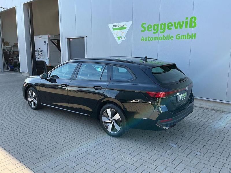 Gebraucht VW Passat 150 PS (110 kW) 2024 Schwarz Kombi
