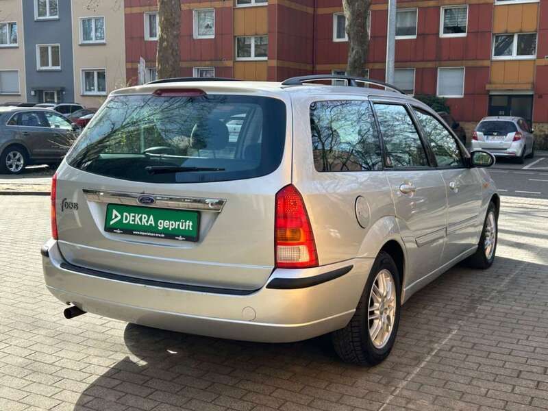 Gebraucht Ford Focus Ghia 131 PS (96 kW) 2002 Silber Kombi