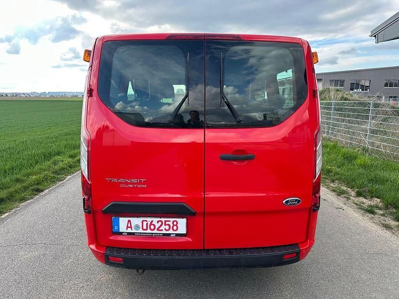 Używany Ford Transit Trend 105 KM (77 kW) 2018 Czerwony Minivan