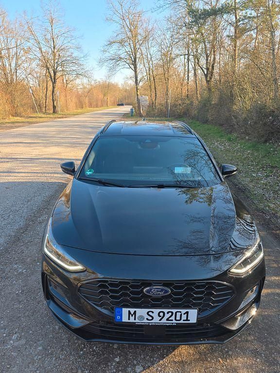 Gebraucht Ford Focus ST-Line 125 PS (91 kW) 2022 Schwarz Limousine