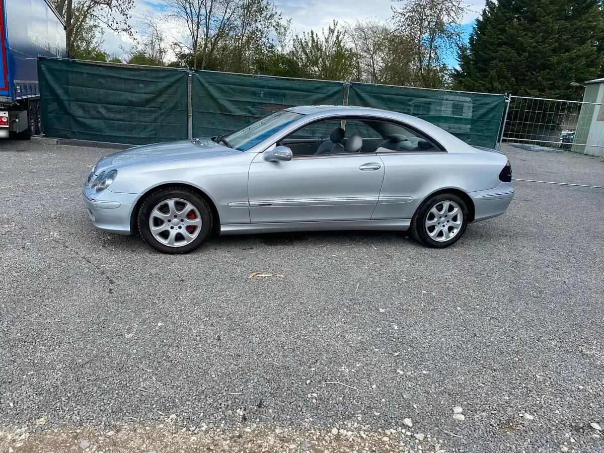 Gebraucht Mercedes CLK320 218 PS (160 kW) 2002 Silber Coupé