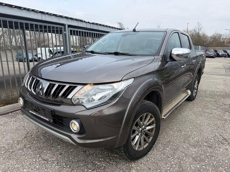 Gebraucht Mitsubishi L200 Basis 154 PS (113 kW) 2017 Braun Pickup