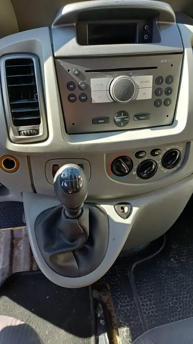 Gebraucht Opel Vivaro 90 PS (66 kW) 2008 Silber Van / Kleinbus