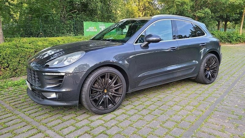Schwarz Gebraucht 2016 Porsche Macan SUV | 35.900 € - Bild 1/4