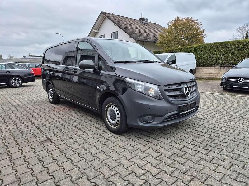 Gebraucht Mercedes Vito 163 PS (119 kW) 2018 Obsidianschwarz Van
