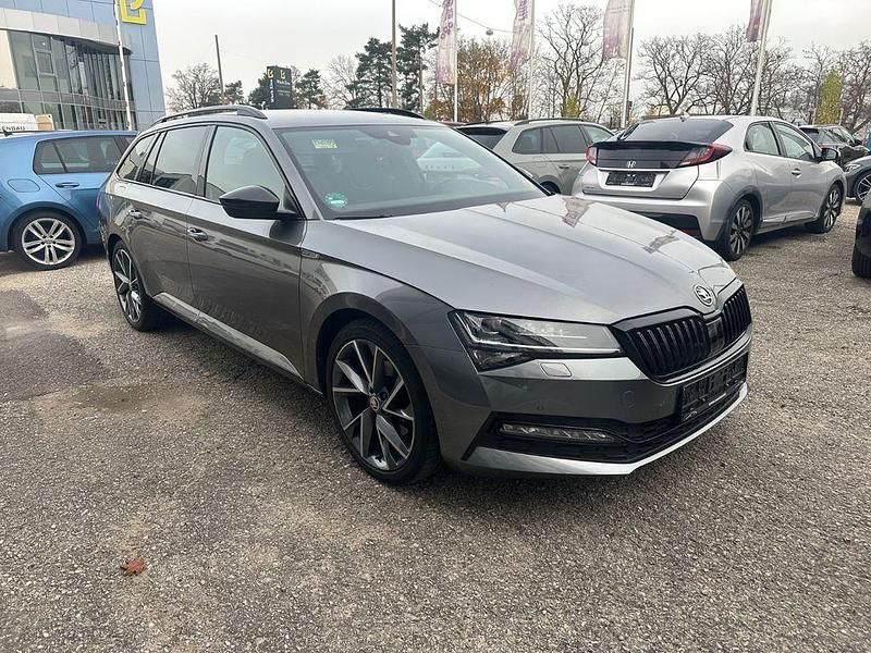 Grau Gebraucht 2022 Skoda Superb SportLine Kombi | 30.499 € (Fairer Preis) - Bild 1/4