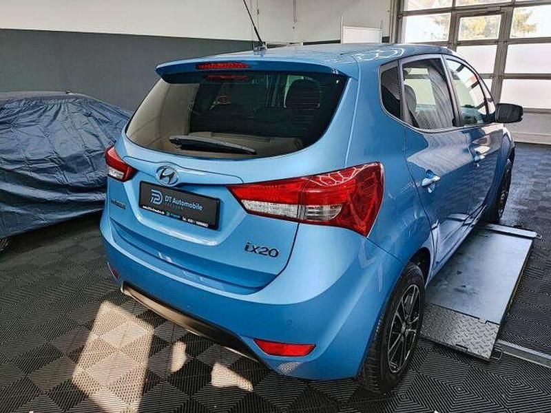 Gebraucht Hyundai ix20 125 PS (91 kW) 2015 Blau Kleinwagen
