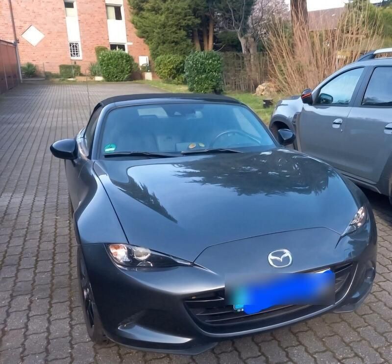 Grau Gebraucht 2021 Mazda MX5 Ad'Vantage Cabrio | 21.900 € (Superpreis) - Bild 1/4