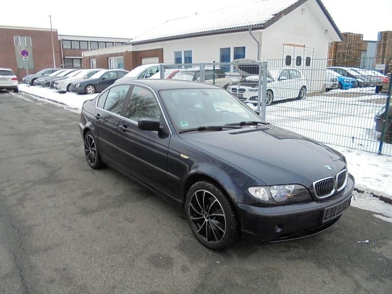 Gebraucht BMW 320 150 PS (110 kW) 2004 Blau Limousine