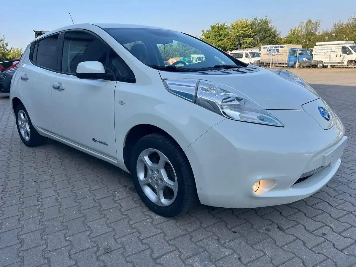 Gebraucht Nissan Leaf Acenta 80 kW (109 PS) 2016 Weiß Kleinwagen