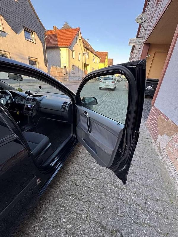 Schwarz Gebraucht 2003 VW Polo Comfortline Limousine | 1.500 € (Fairer Preis) - Bild 1/4