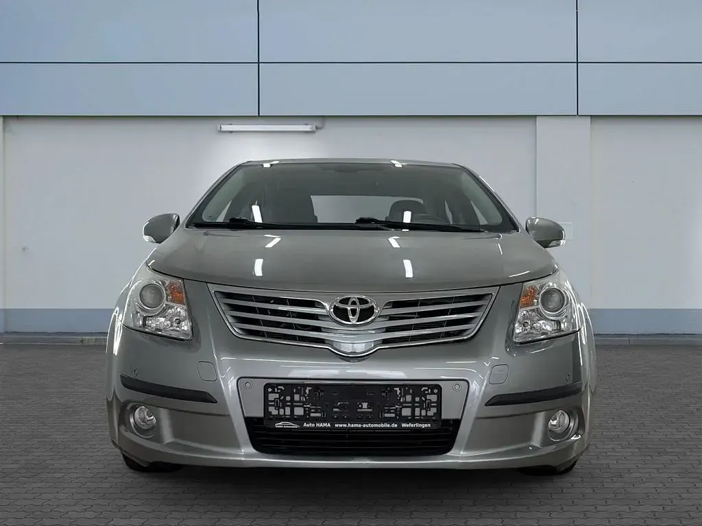 Gebraucht Toyota Avensis Sol 147 PS (108 kW) 2011 Silber Limousine