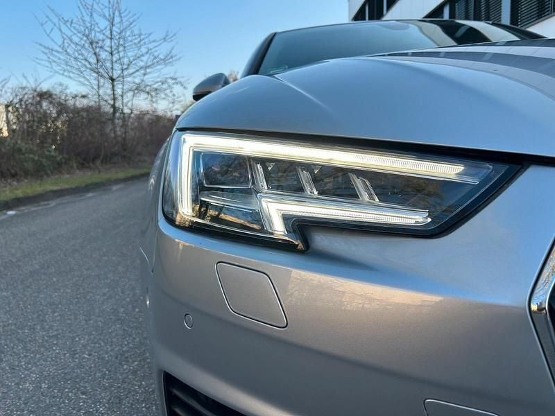 Gebraucht Audi A4 190 PS (139 kW) 2019 Grau Limousine