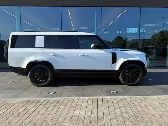 Gebraucht Land Rover Defender 349 PS (256 kW) 2026 Weiß SUV