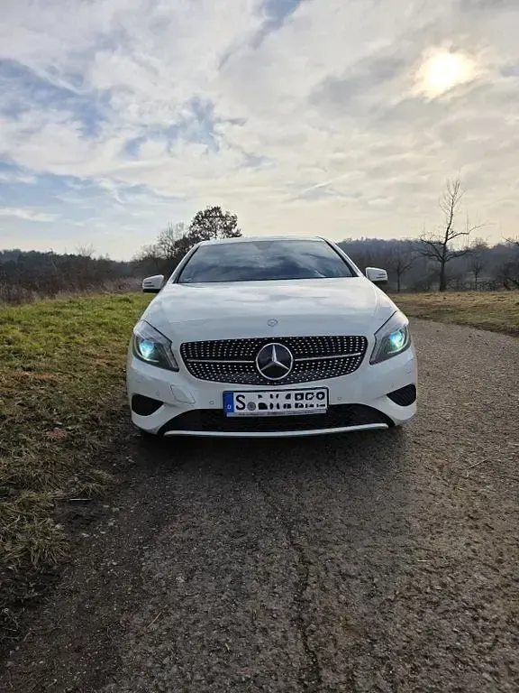 Gebraucht Mercedes A180 122 PS (89 kW) 2014 Weiß Limousine