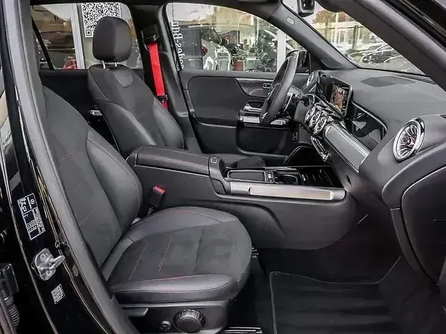 Second-hand Mercedes GLB35 Premium 306 CP (225 kW) 2024 Negru SUV