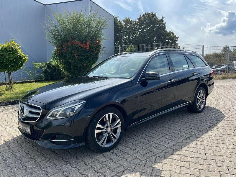 Schwarz Gebraucht 2013 Mercedes E350 Limousine | 11.490 € (Guter Preis) - Bild 1/4