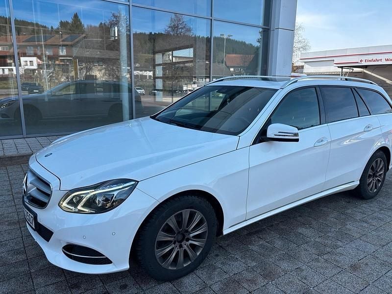 Weiß Gebraucht 2013 Mercedes E220 Kombi | 8.999 € (Guter Preis) - Bild 1/4