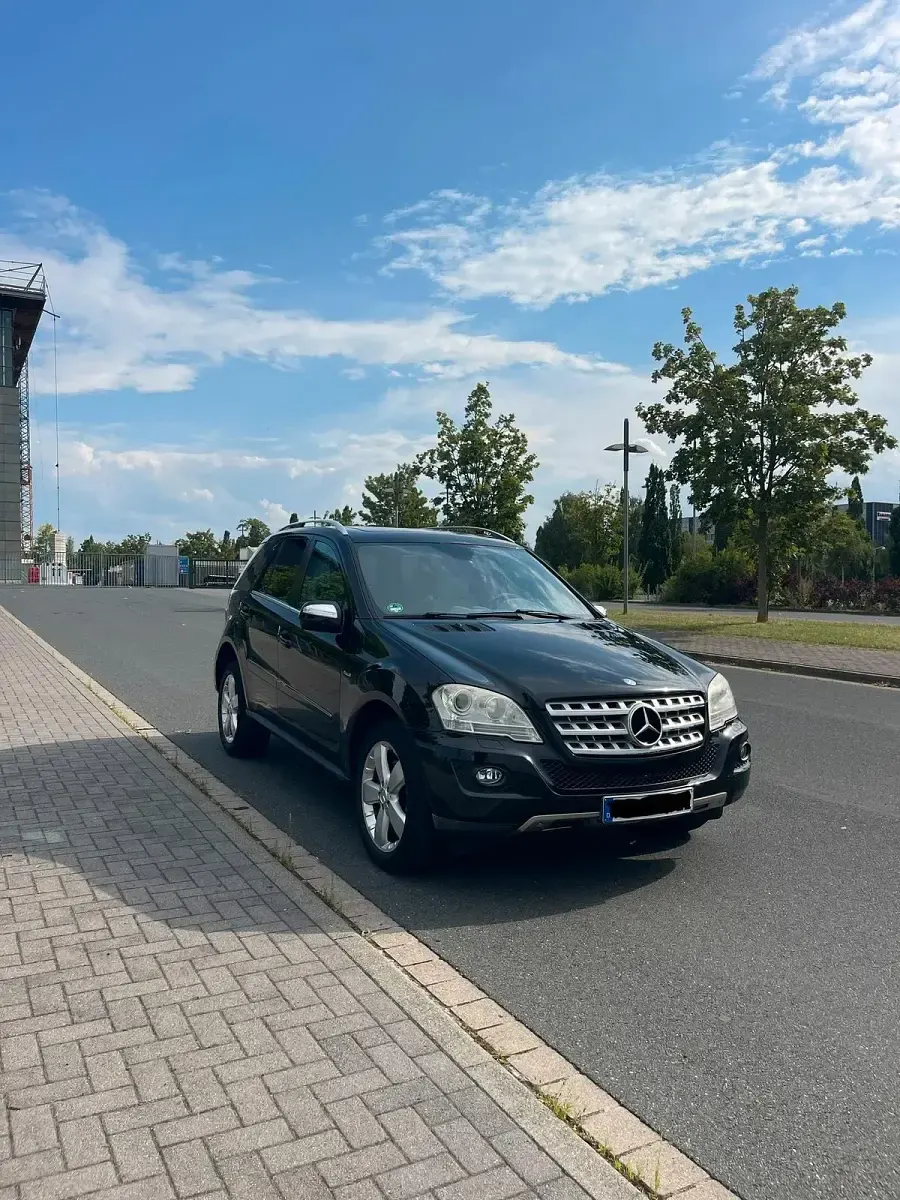 Gebraucht Mercedes ML300 204 PS (150 kW) 2010 Schwarz SUV