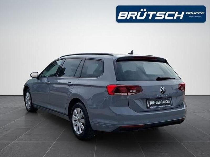 Gebraucht VW Passat Conceptline 150 PS (110 kW) 2023 Mondsteingrau Kombi